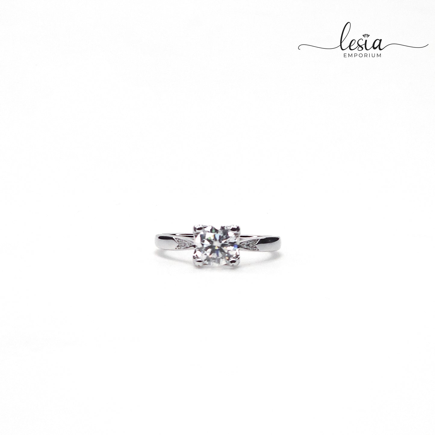 Solitaire Moissanite Ring (1 Carat)