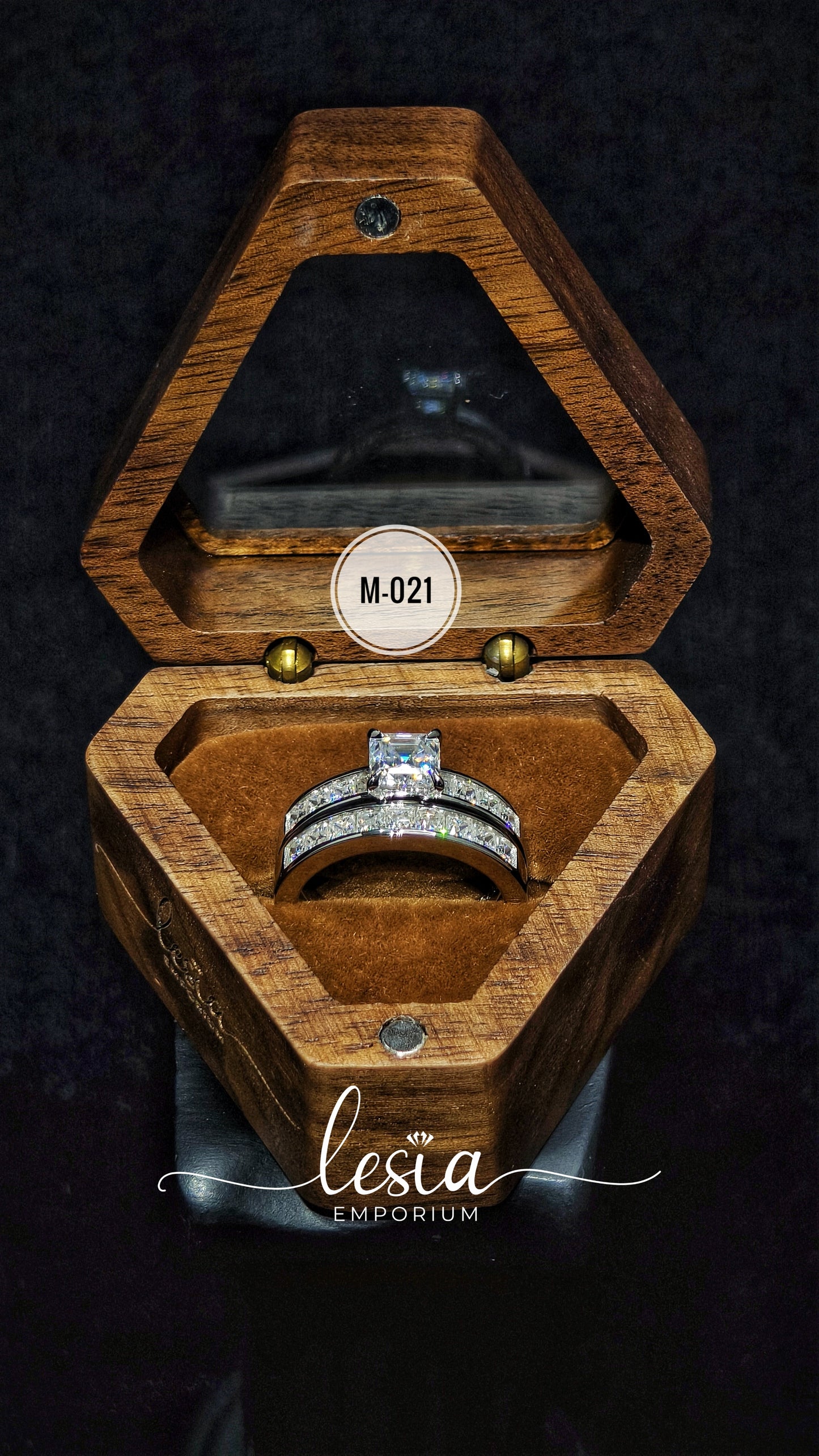 Solitaire Moissanite Ring (1 Carat)