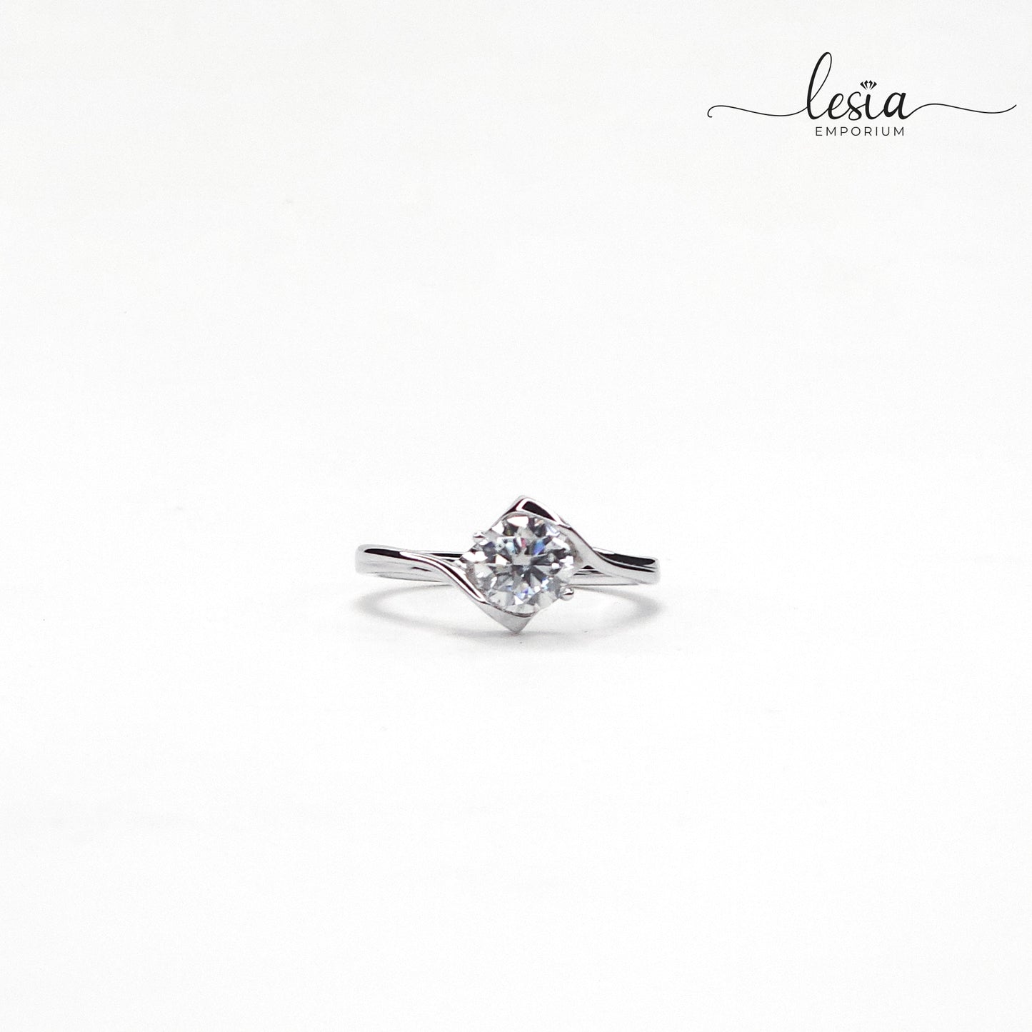 Solitaire Moissanite Ring (1 Carat)