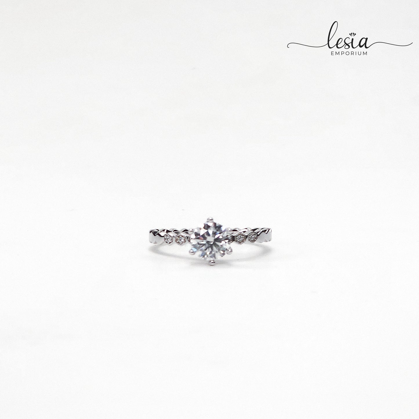 Solitaire Moissanite Ring (1 Carat)