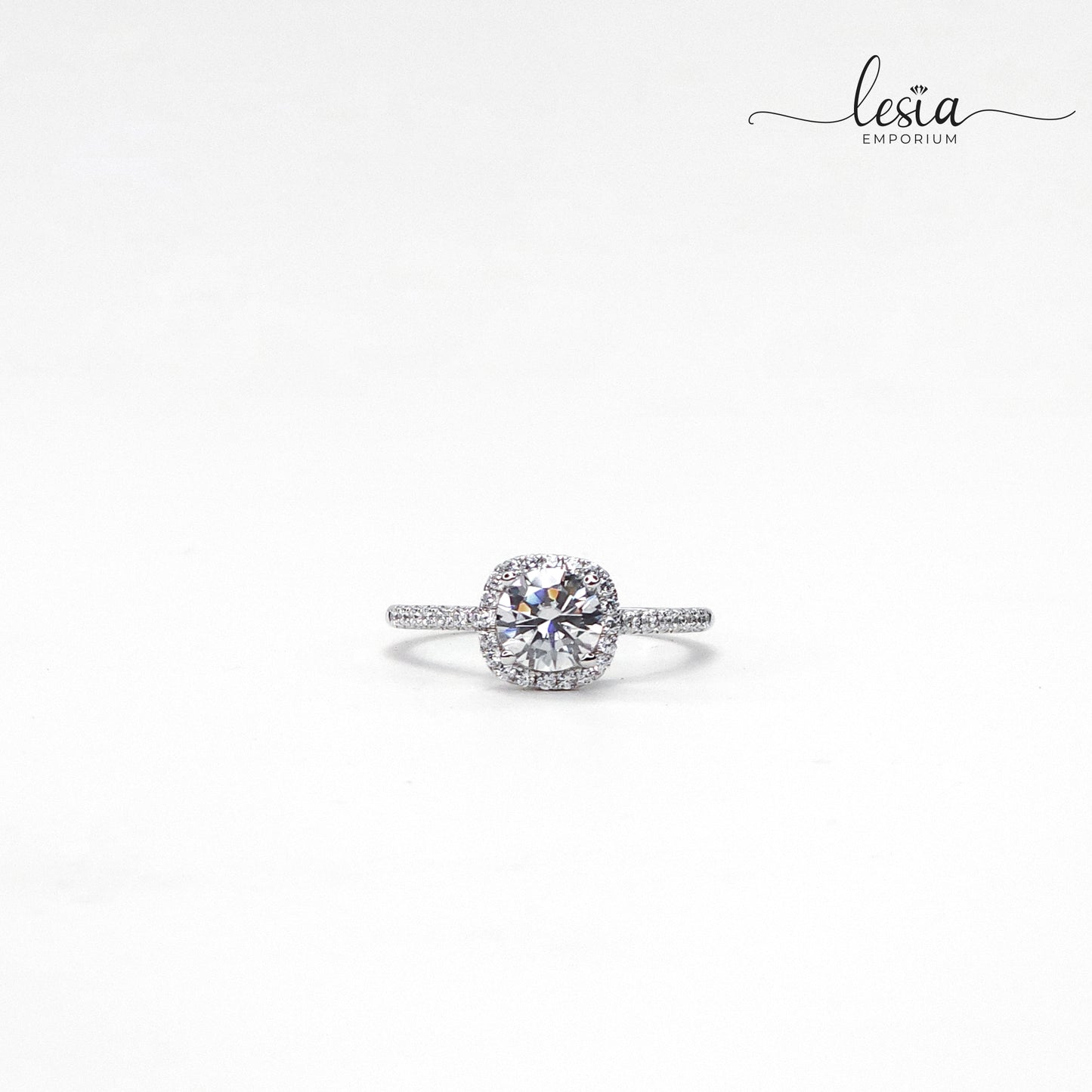 Solitaire Moissanite Ring (1 Carat)