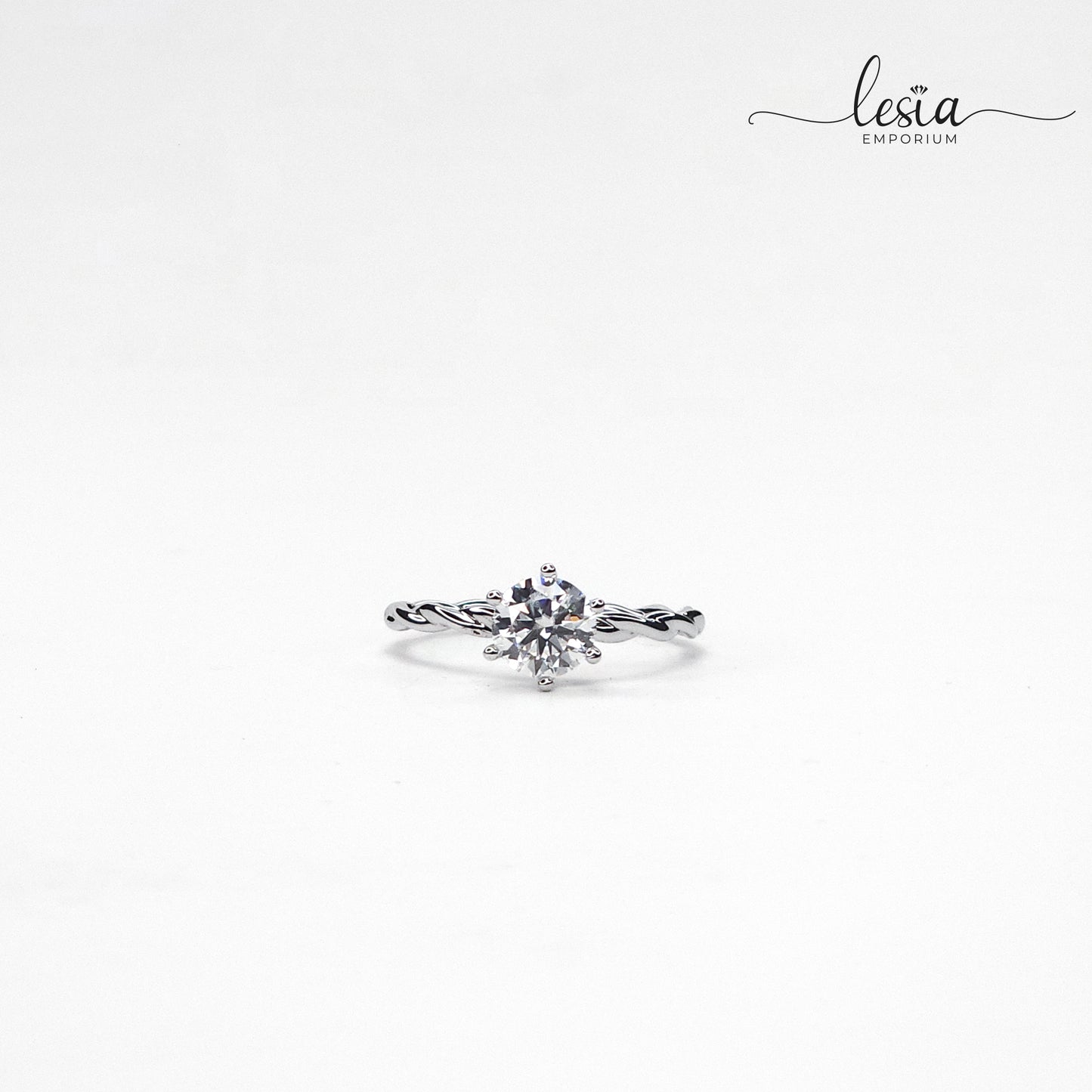 Solitaire Moissanite Ring (1 Carat)