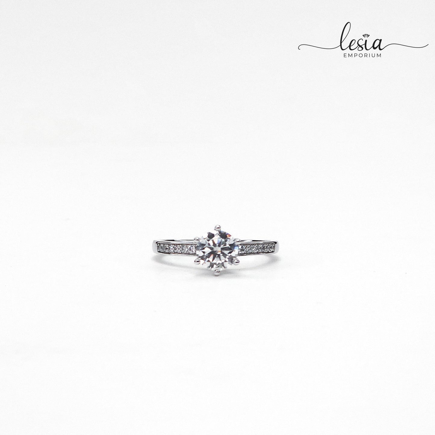 Solitaire Moissanite Ring (1 Carat)