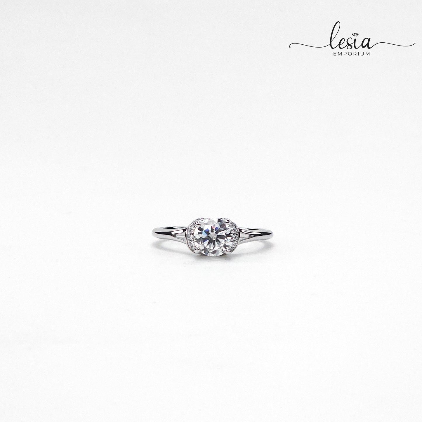 Solitaire Moissanite Ring (1 Carat)