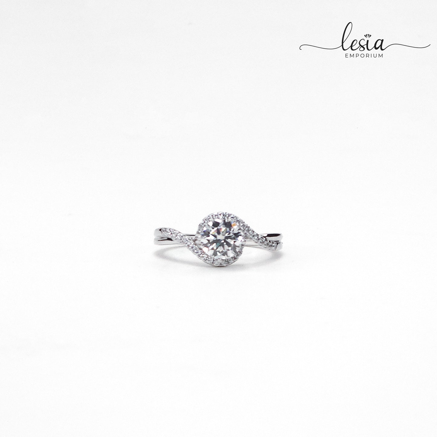 Solitaire Moissanite Ring (1 Carat)