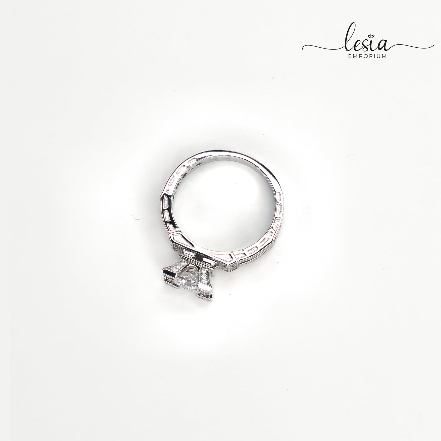 Solitaire Moissanite Ring (1 Carat)