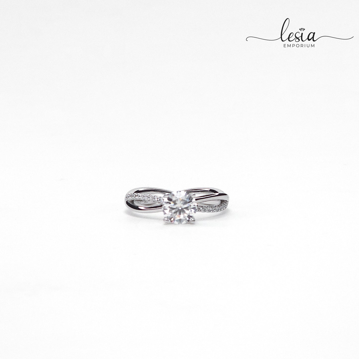 Solitaire Moissanite Ring (1 Carat)
