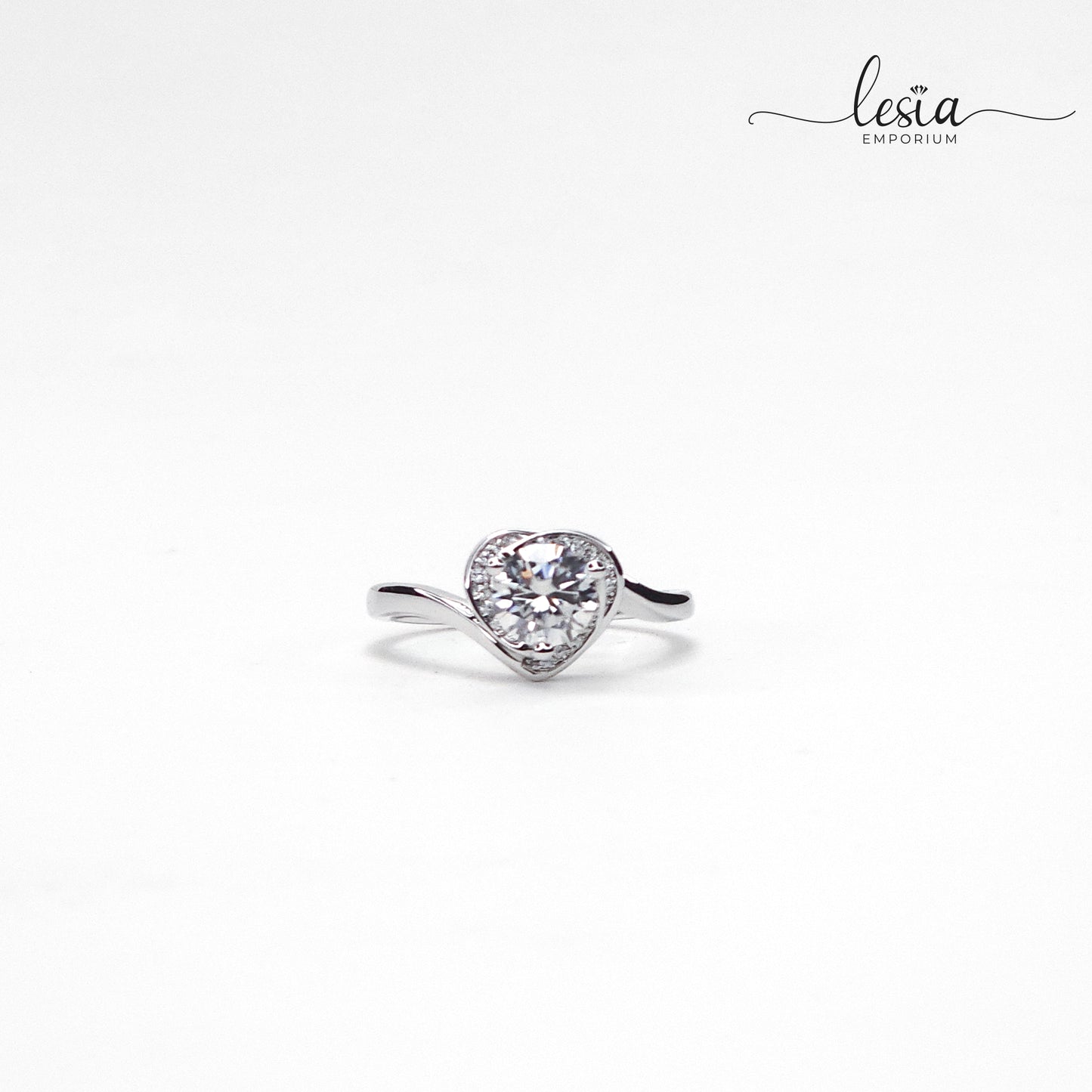 Solitaire Moissanite Ring (1 Carat)