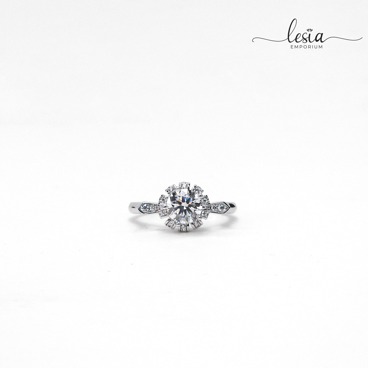 Solitaire Moissanite Ring (1 Carat)