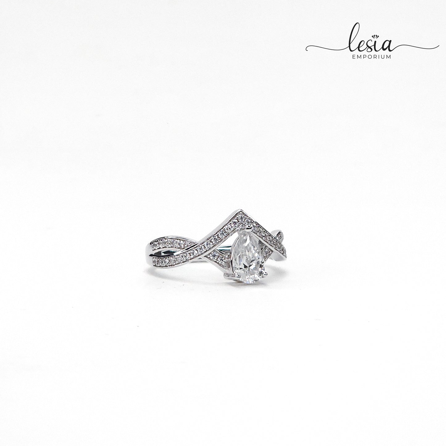 Solitaire Moissanite Ring (1 Carat)