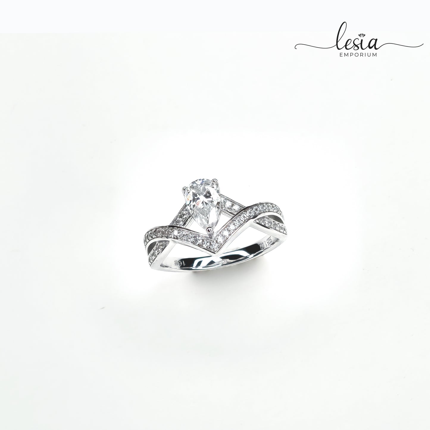 Solitaire Moissanite Ring (1 Carat)