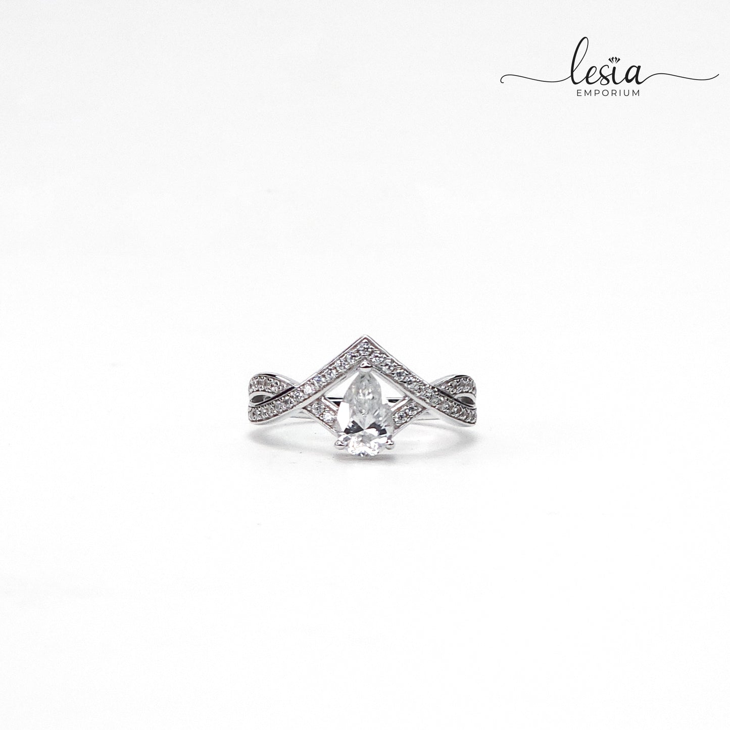 Solitaire Moissanite Ring (1 Carat)