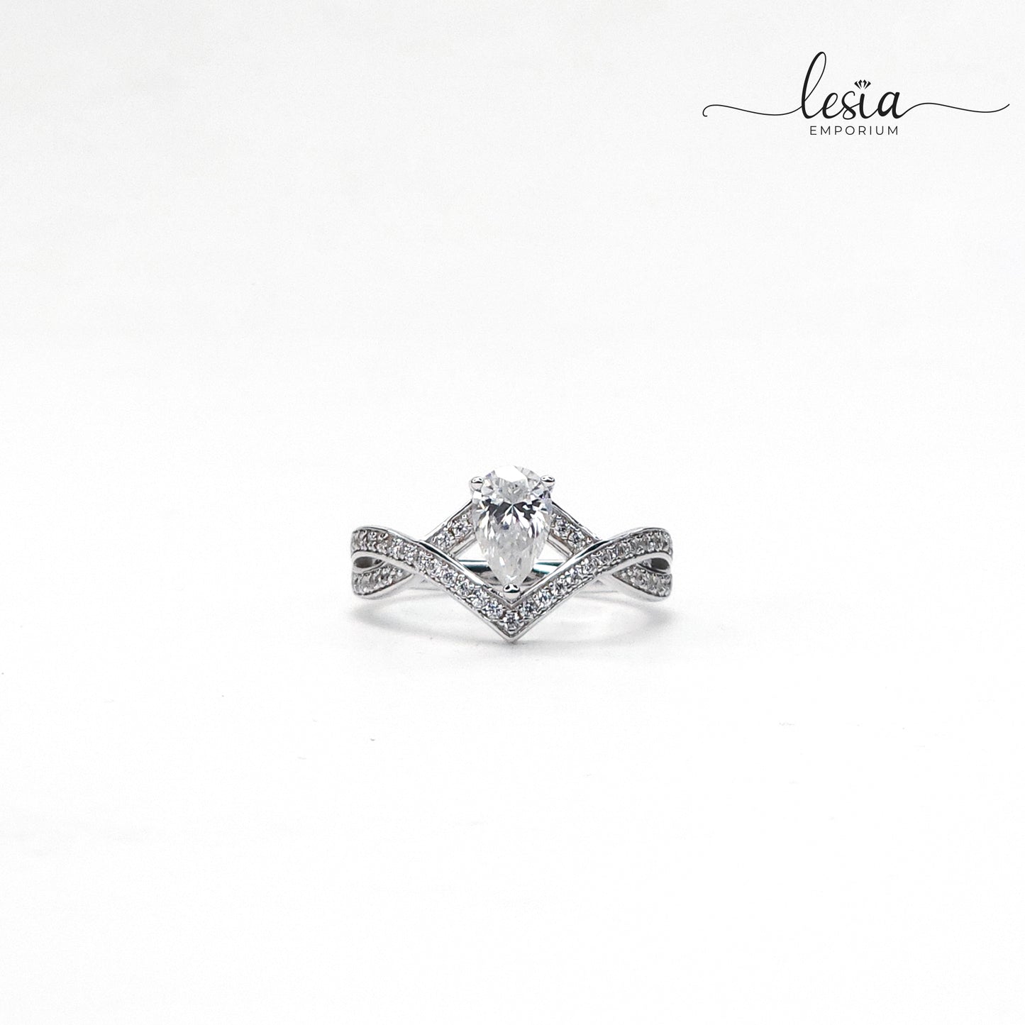 Solitaire Moissanite Ring (1 Carat)