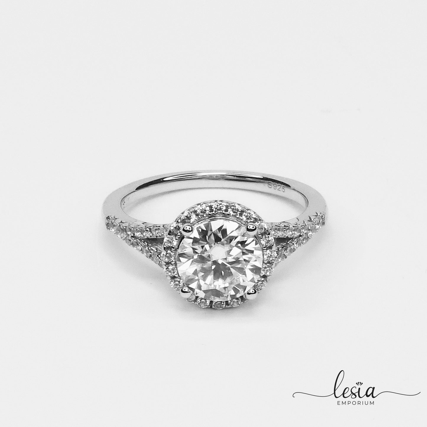 Solitaire Moissanite Ring (2 Carat)