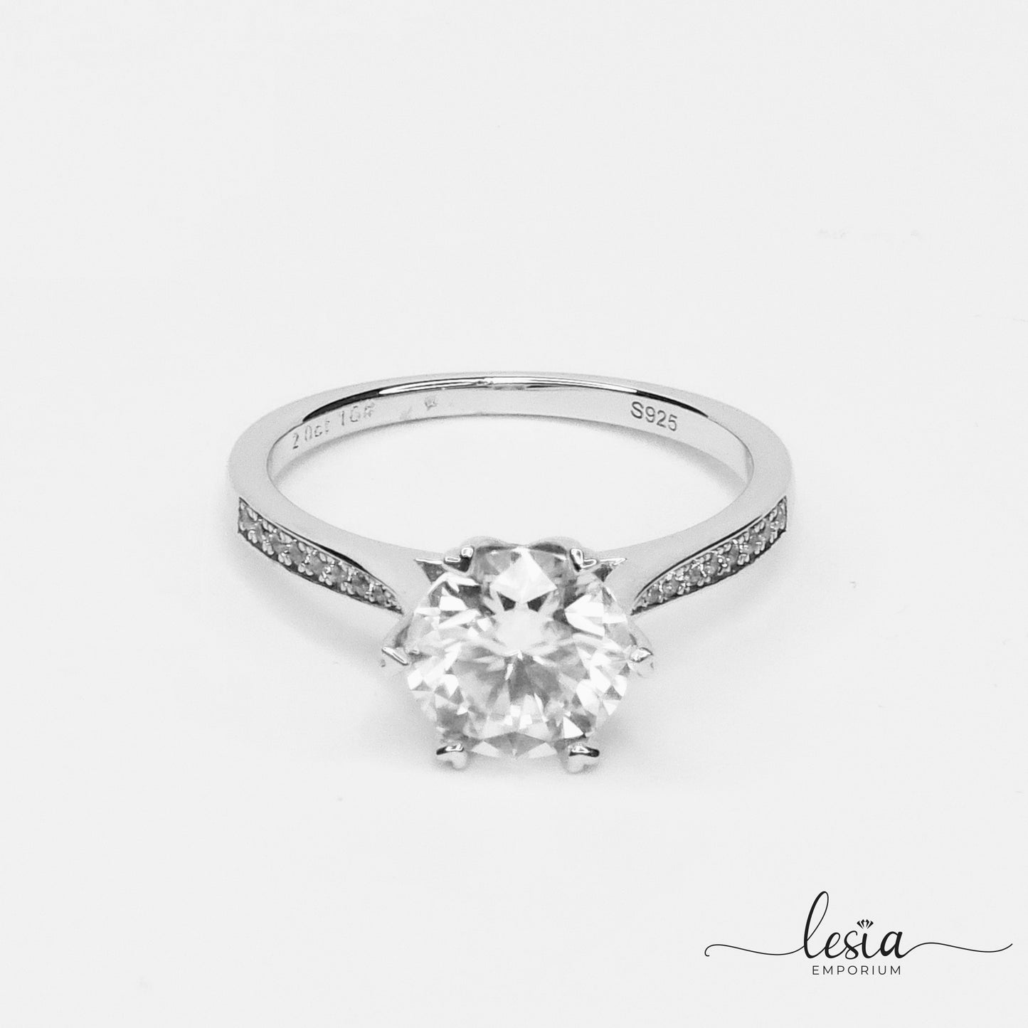 Solitaire Moissanite Ring (2 Carat)