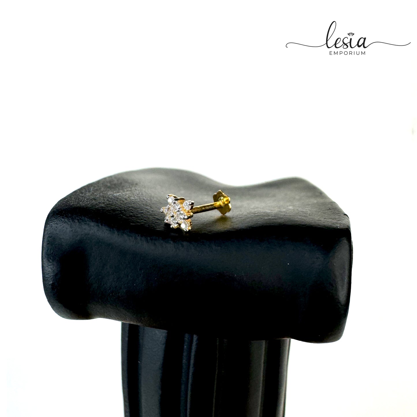 Square Flower Moissanite Nosepin (9 Cent)