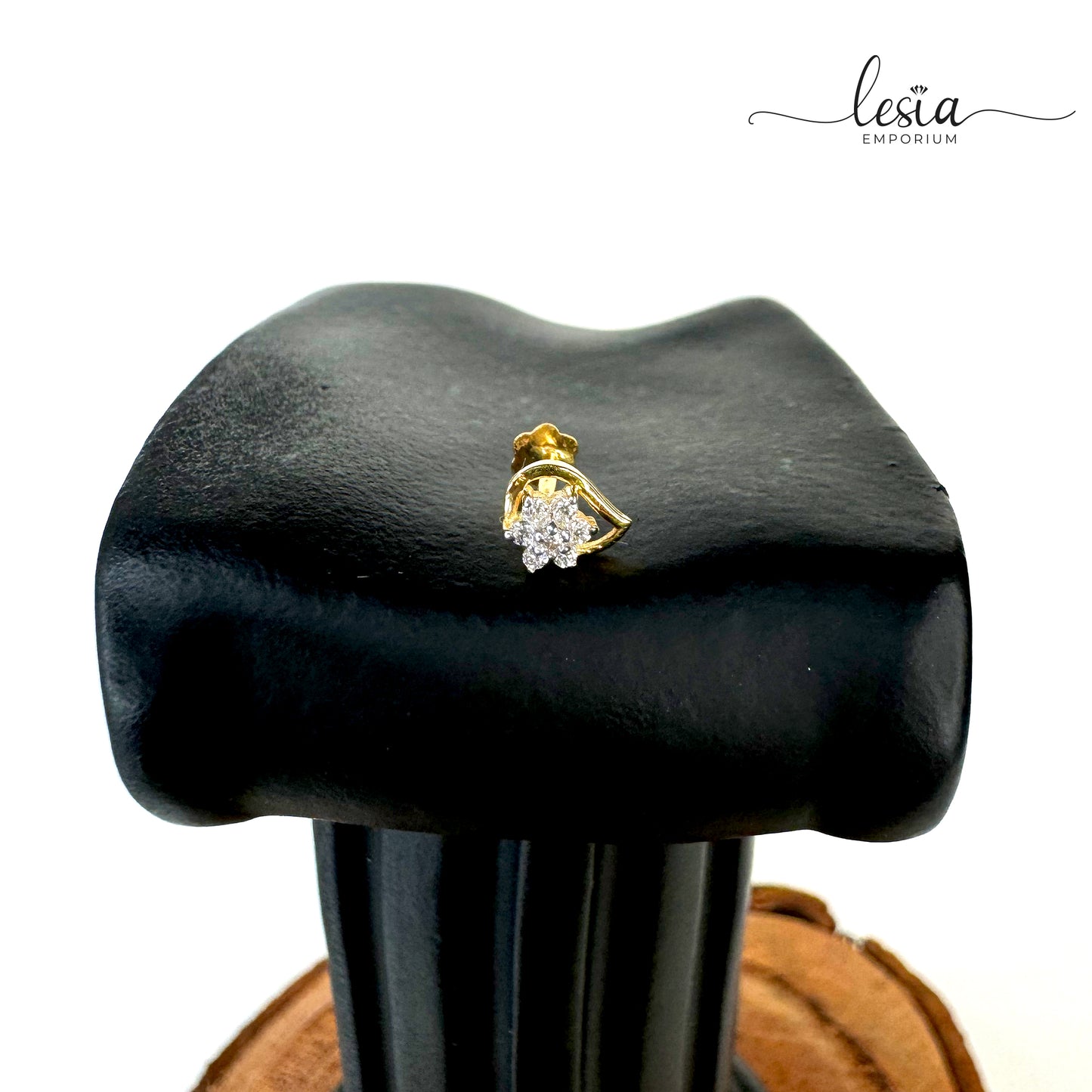 Half Heart Moissanite Nosepin (7 Cent)