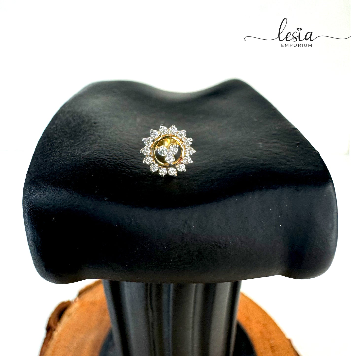 Sunflower Moissanite Nosepin (15 Cent)