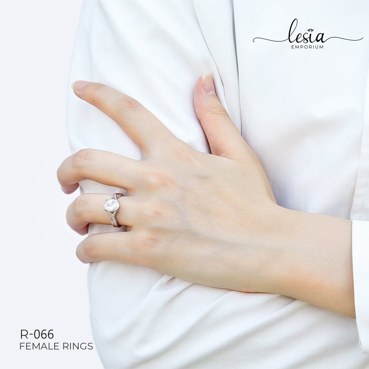 Solitaire Moissanite Ring (2 Carat)