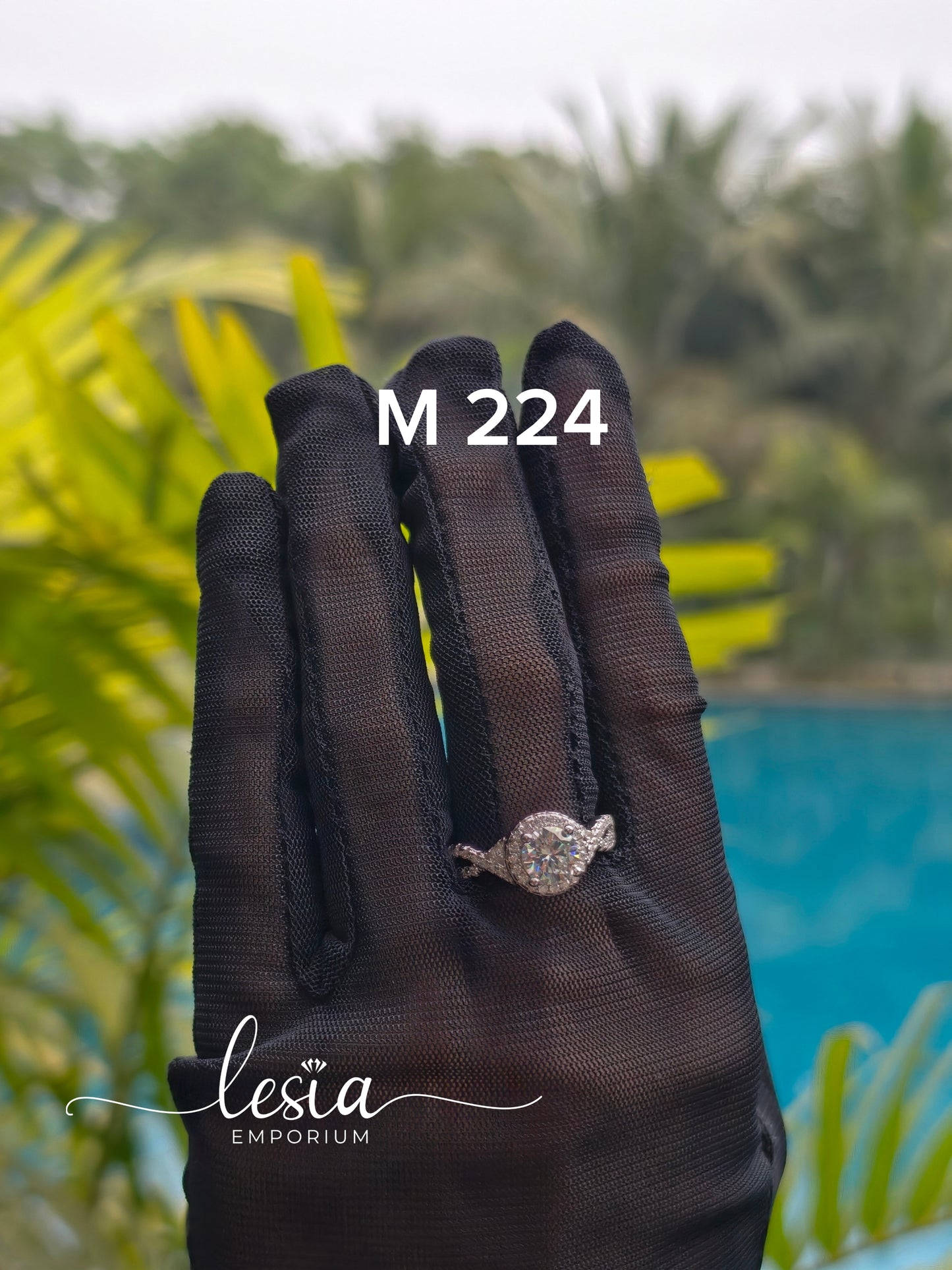 Solitaire Moissanite Ring (1 Carat)