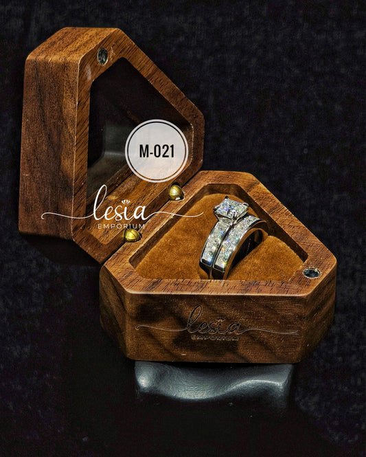 Solitaire Moissanite Ring (1 Carat)