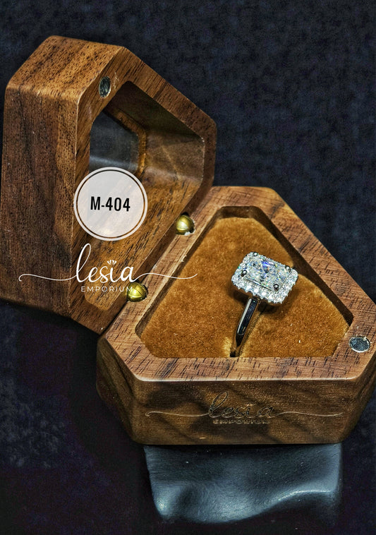 Solitaire Moissanite Ring (2 Carat)