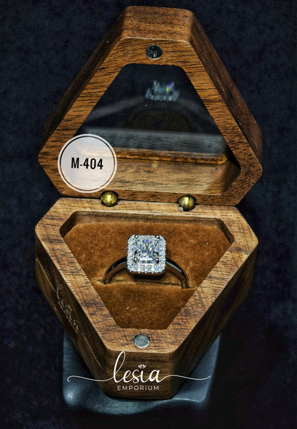 Solitaire Moissanite Ring (2 Carat)