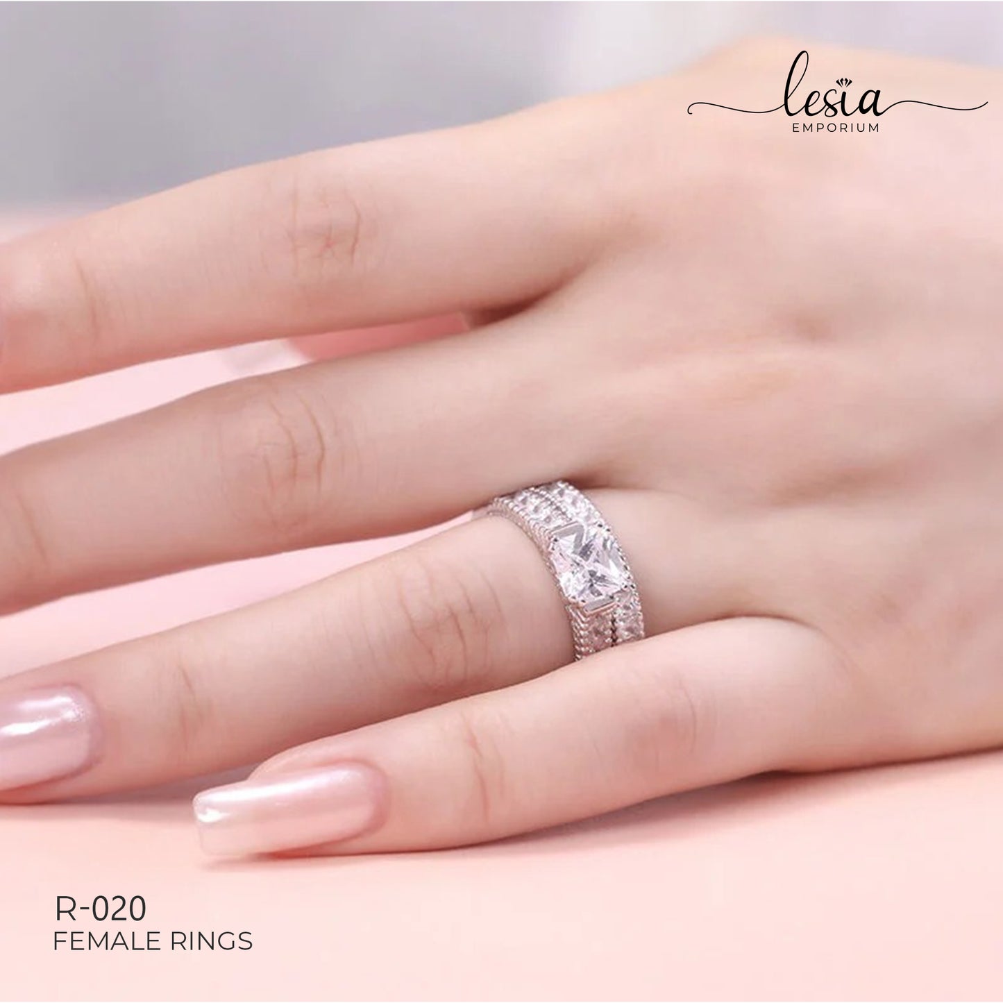 Solitaire Moissanite Ring (1 Carat)