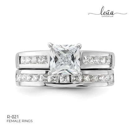 Solitaire Moissanite Ring (1 Carat)