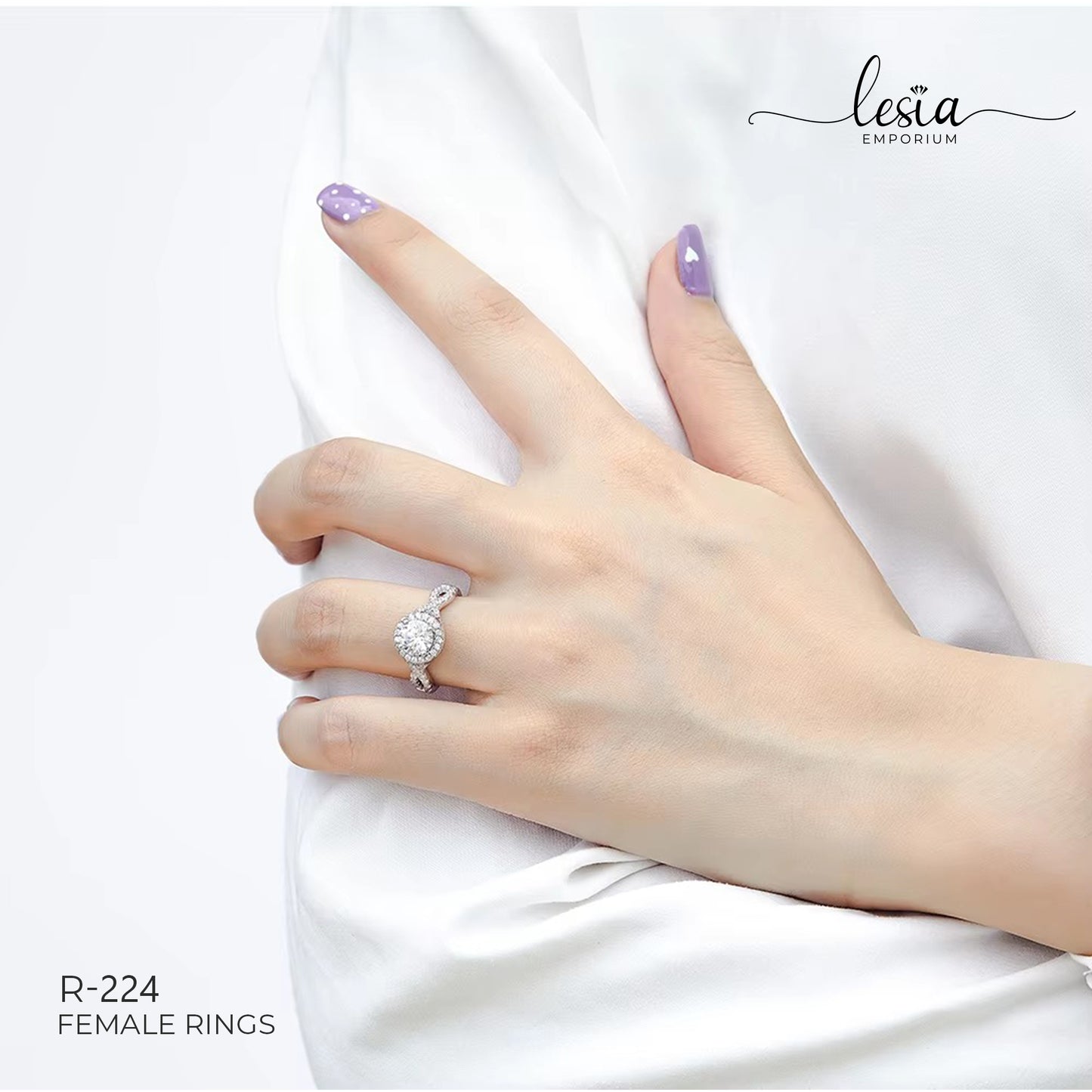 Solitaire Moissanite Ring (1 Carat)