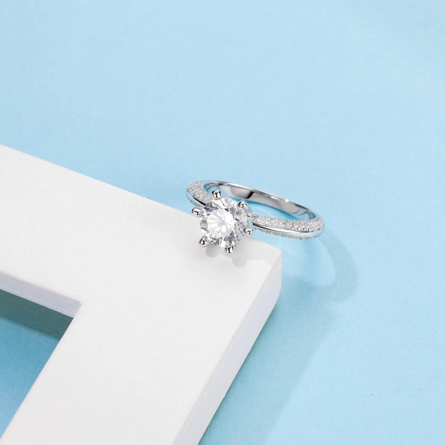 Solitaire Moissanite Ring (1 Carat)