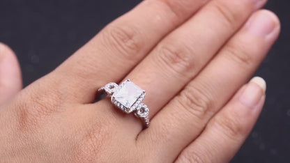 Solitaire Moissanite Ring (2 Carat)